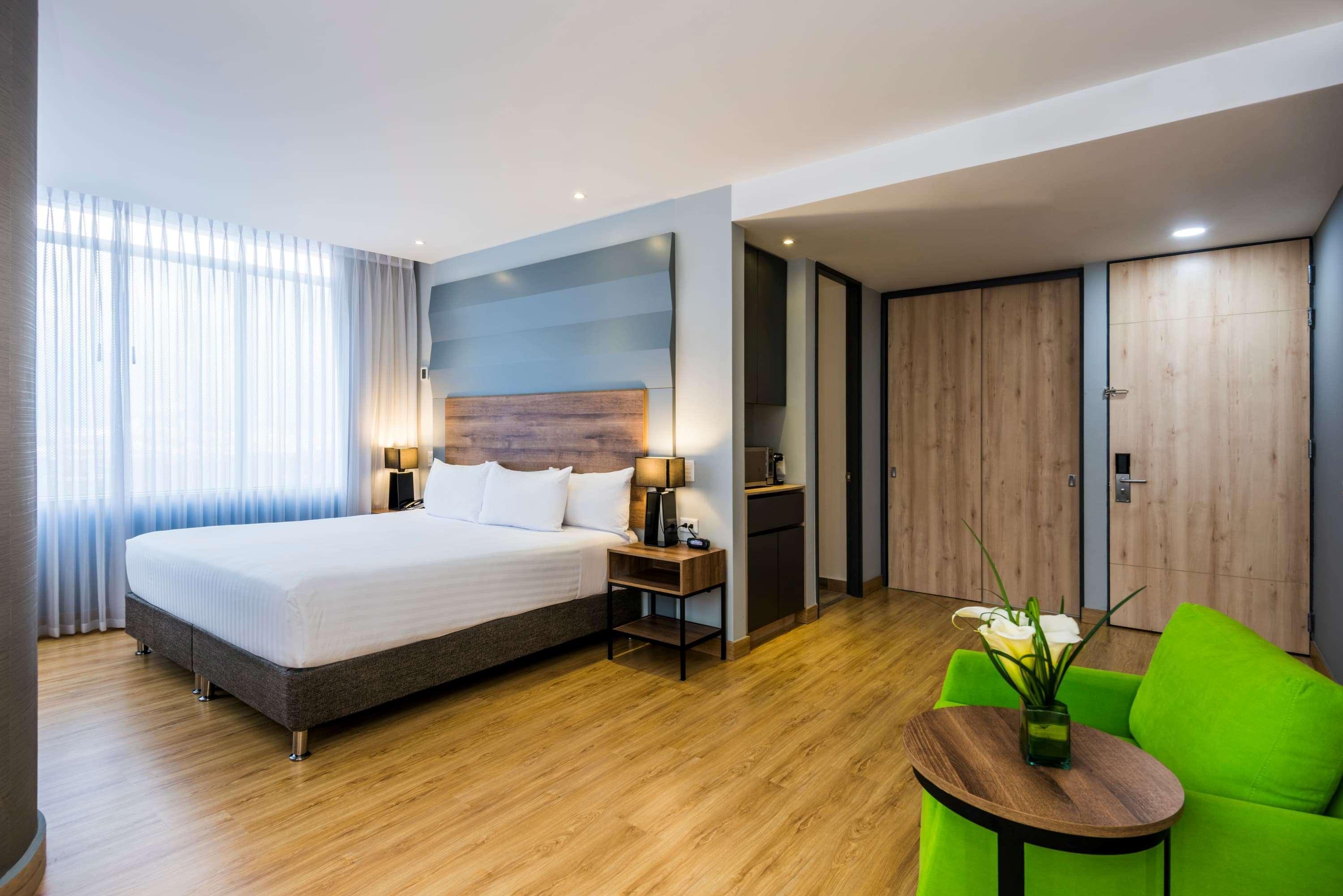 La Quinta By Wyndham Medellin Hotel Buitenkant foto