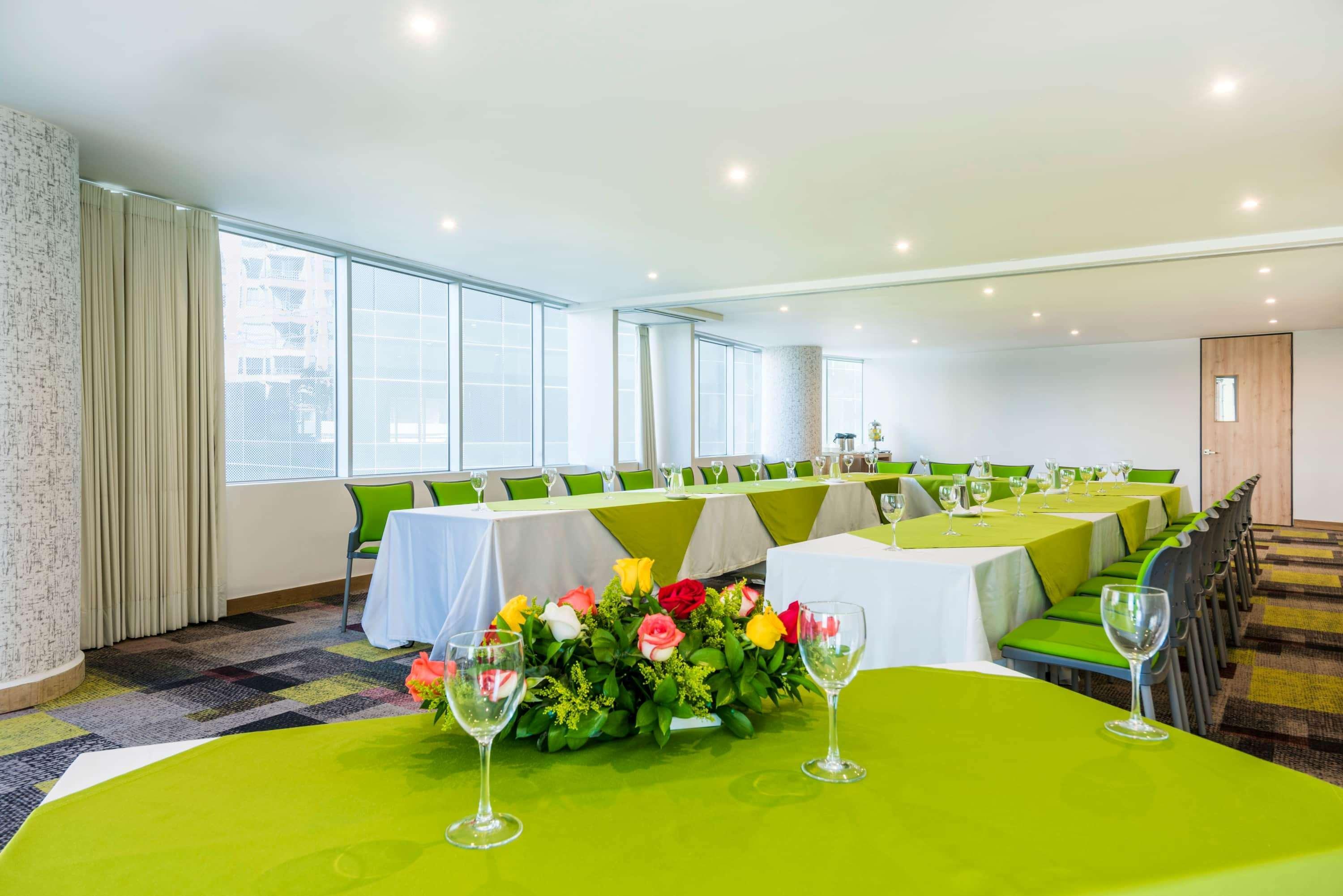 La Quinta By Wyndham Medellin Hotel Buitenkant foto