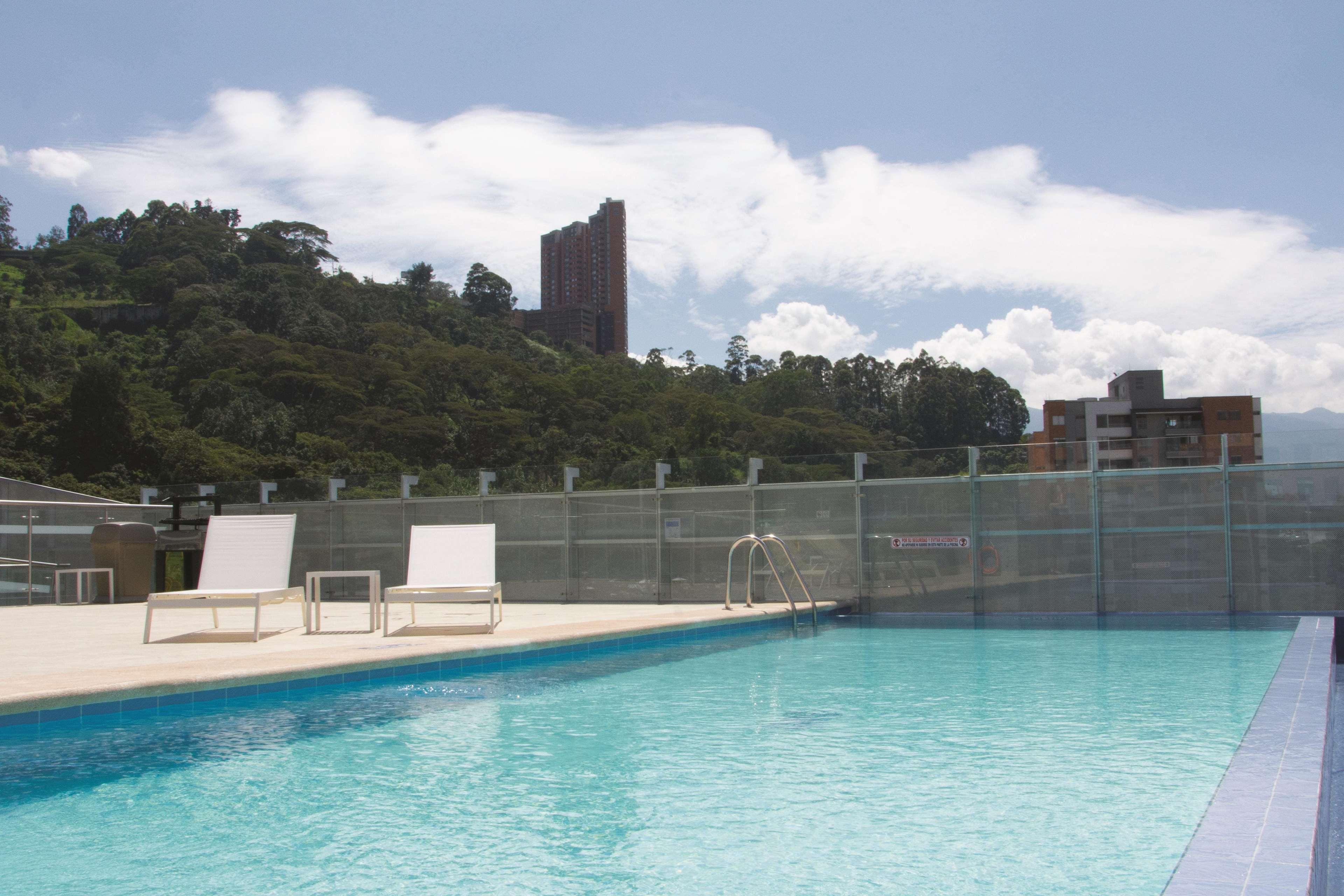 La Quinta By Wyndham Medellin Hotel Buitenkant foto
