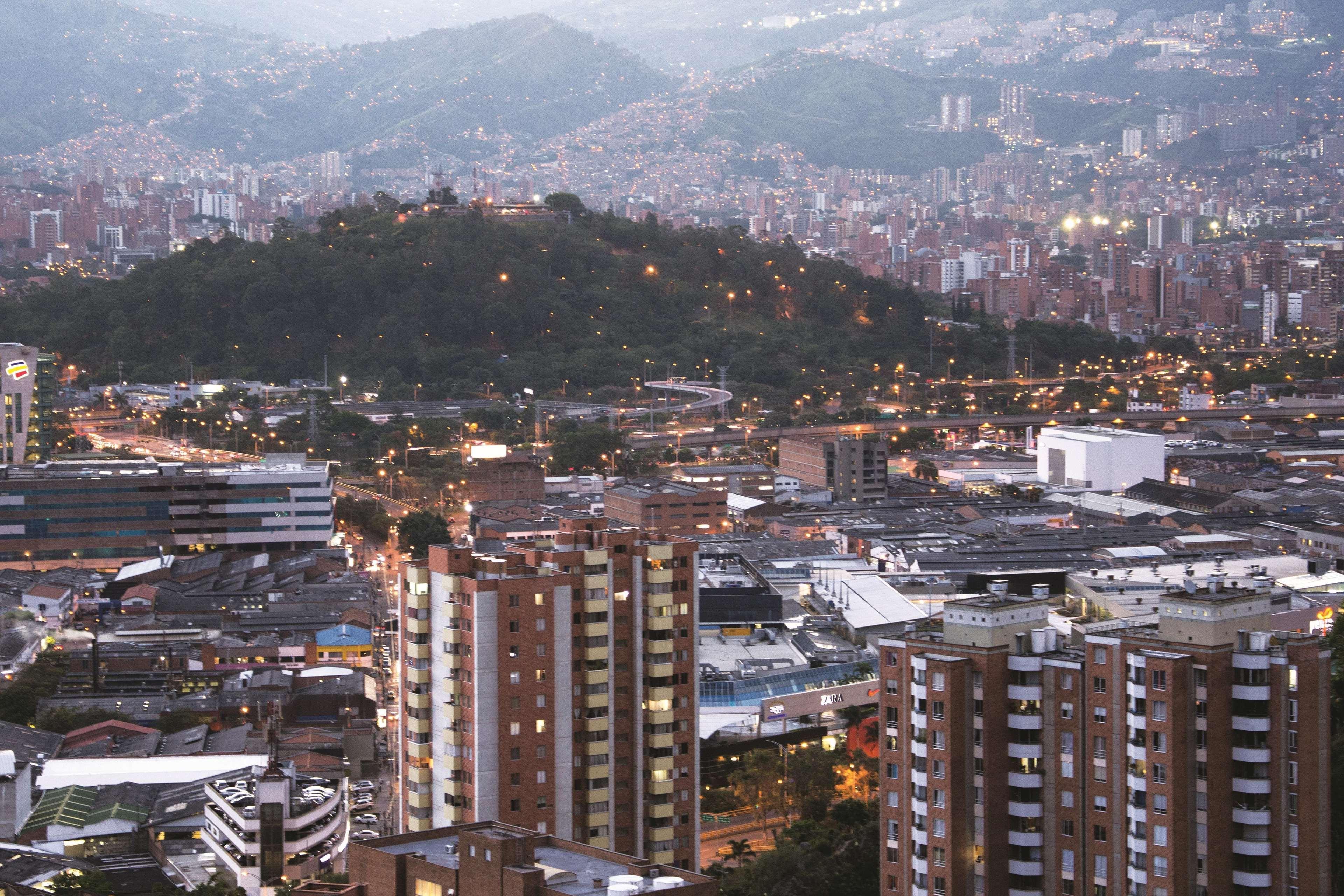 La Quinta By Wyndham Medellin Hotel Buitenkant foto