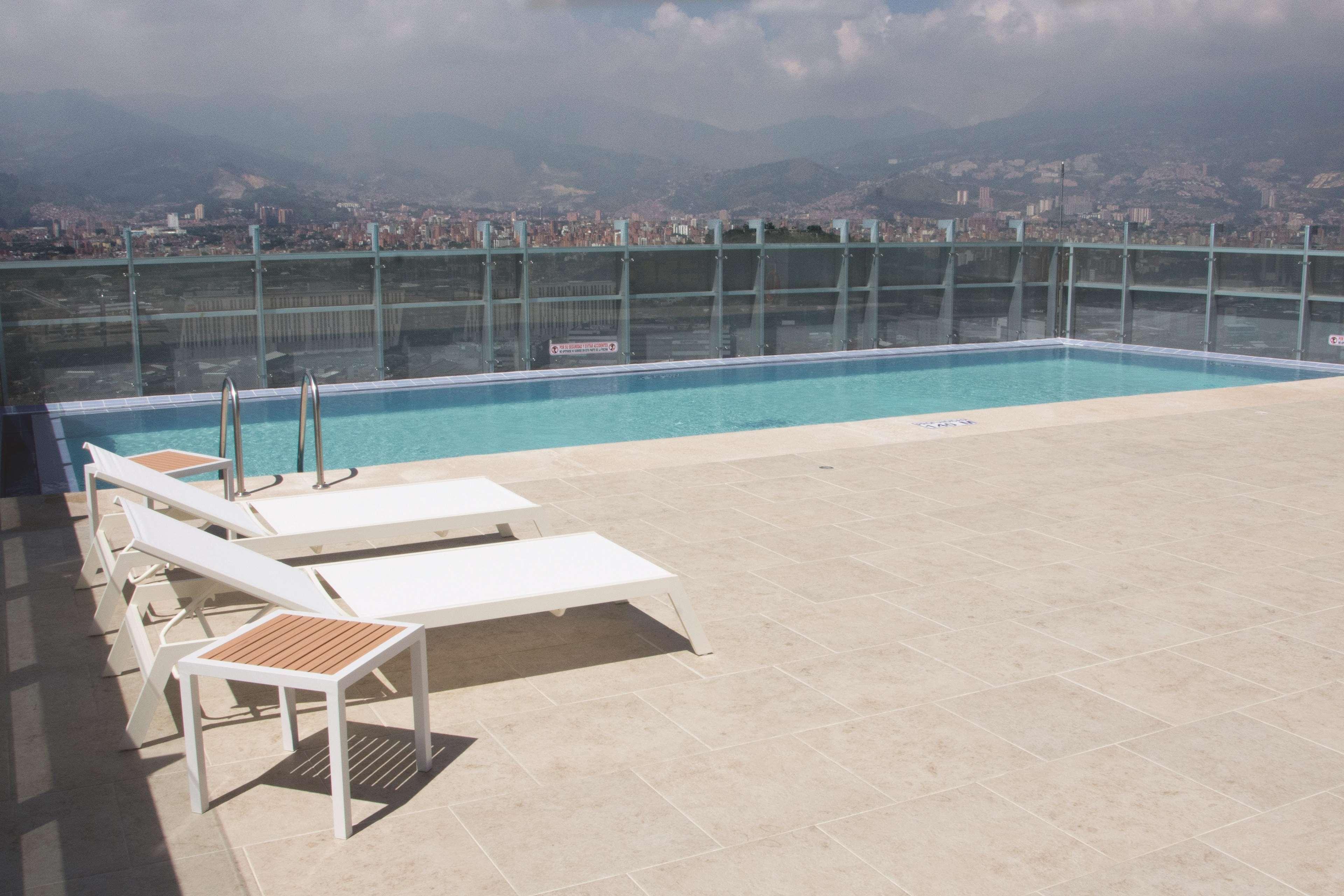 La Quinta By Wyndham Medellin Hotel Buitenkant foto