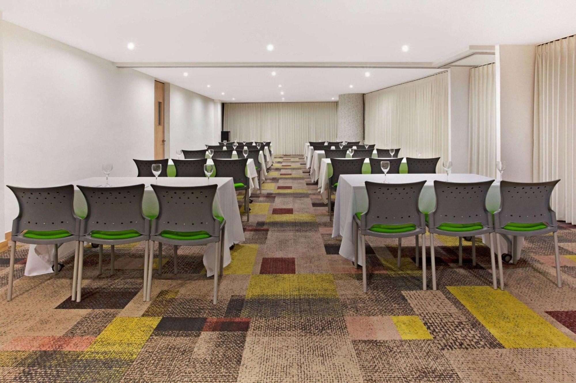 La Quinta By Wyndham Medellin Hotel Buitenkant foto