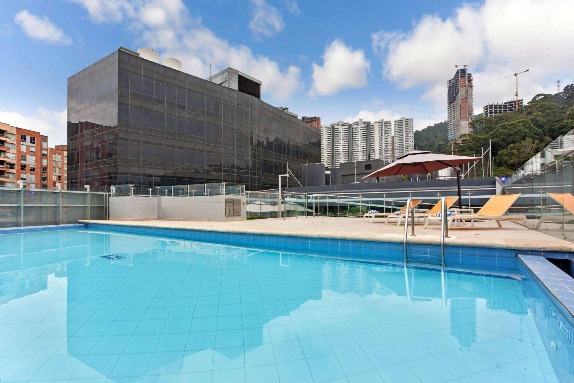 La Quinta By Wyndham Medellin Hotel Buitenkant foto