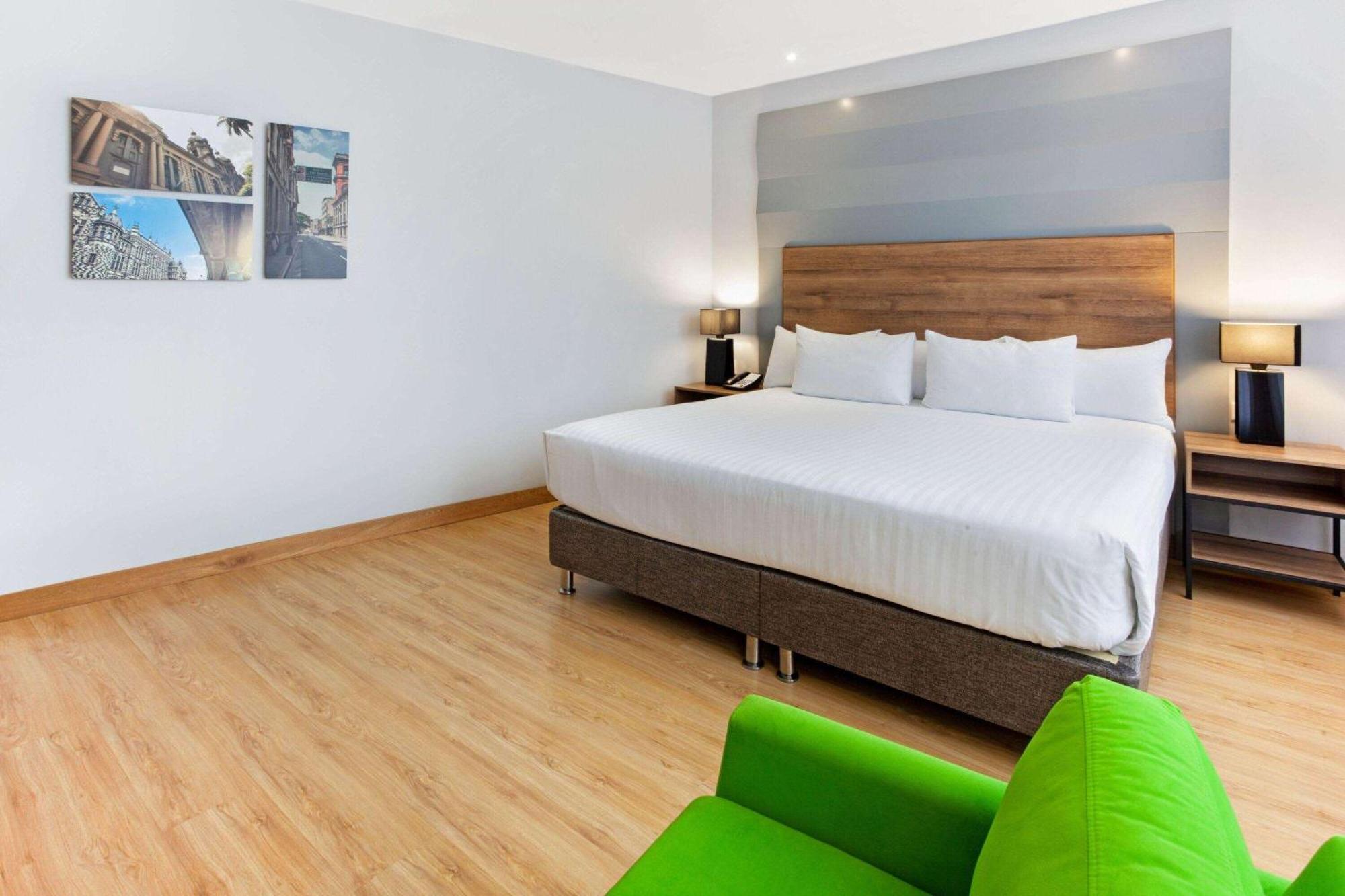 La Quinta By Wyndham Medellin Hotel Buitenkant foto