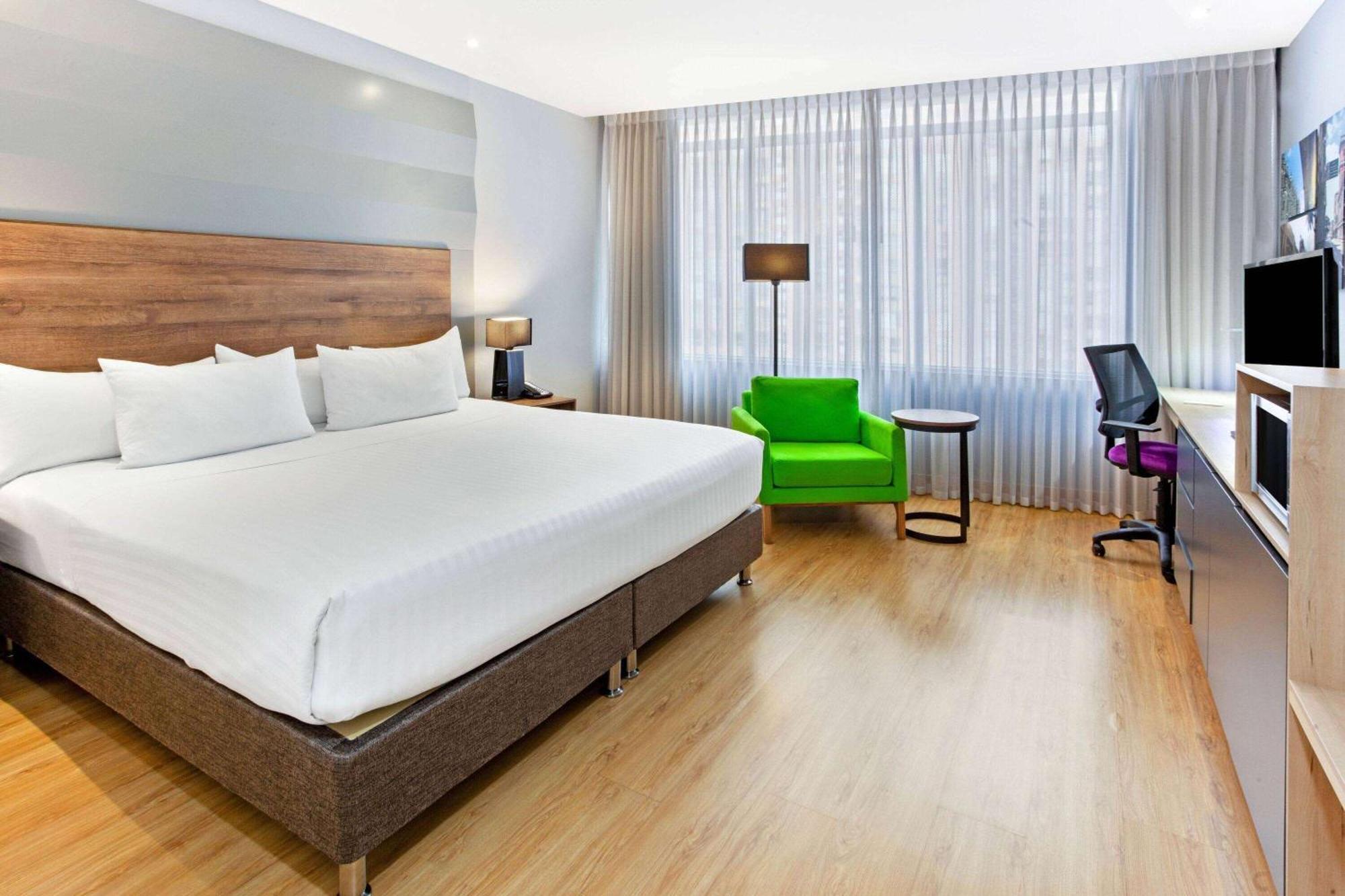 La Quinta By Wyndham Medellin Hotel Buitenkant foto