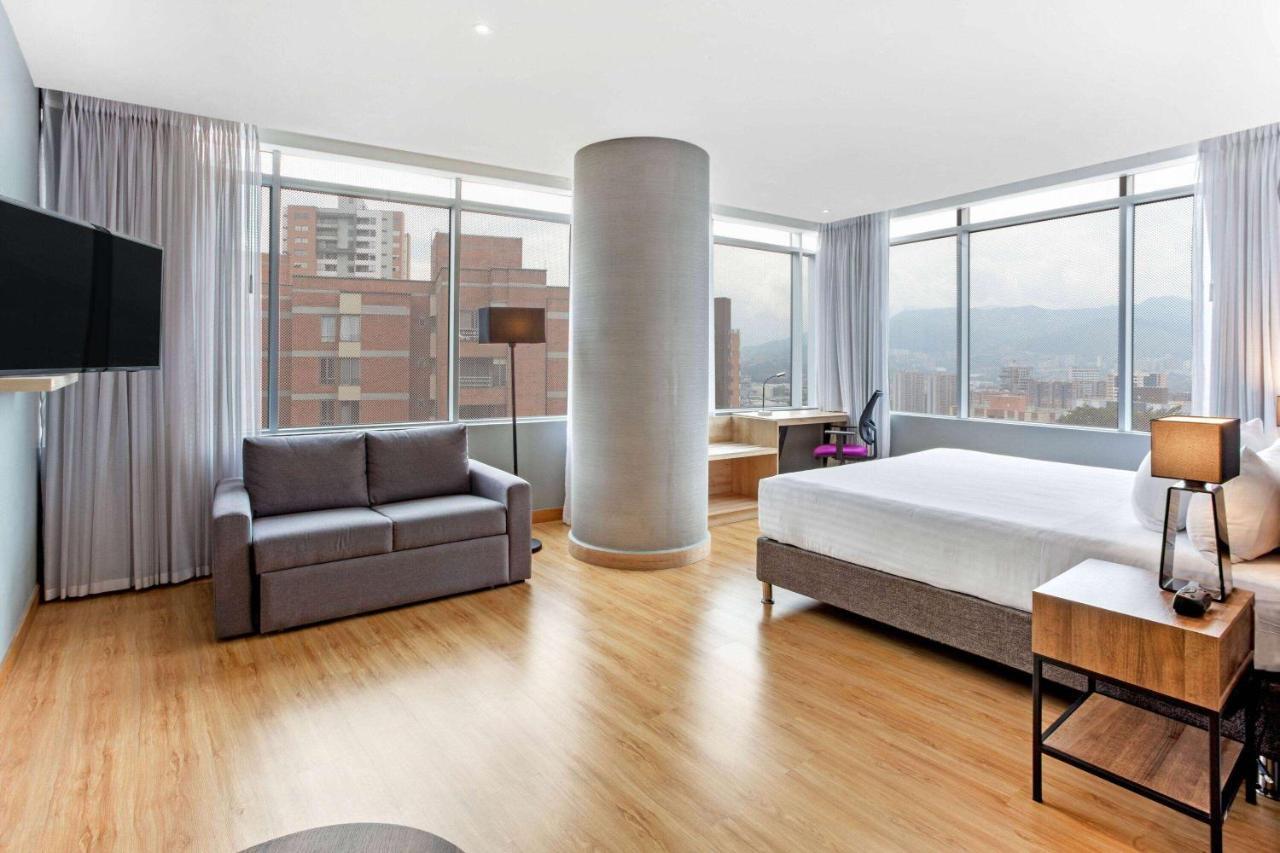 La Quinta By Wyndham Medellin Hotel Buitenkant foto