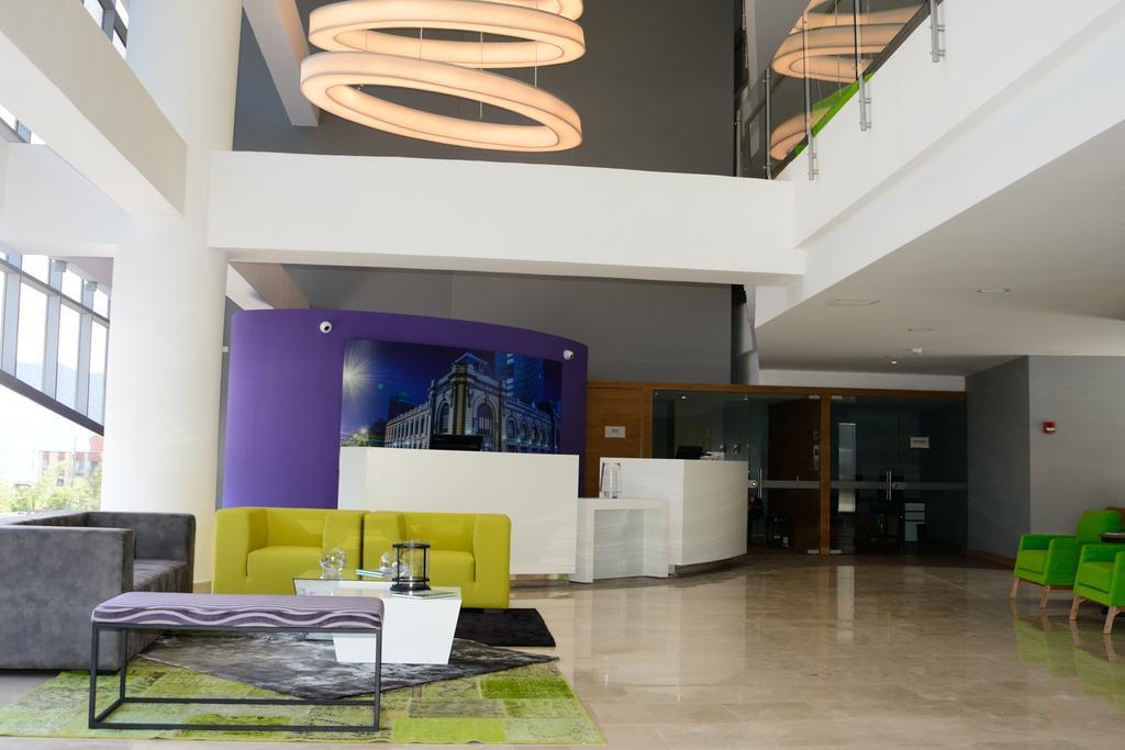La Quinta By Wyndham Medellin Hotel Buitenkant foto