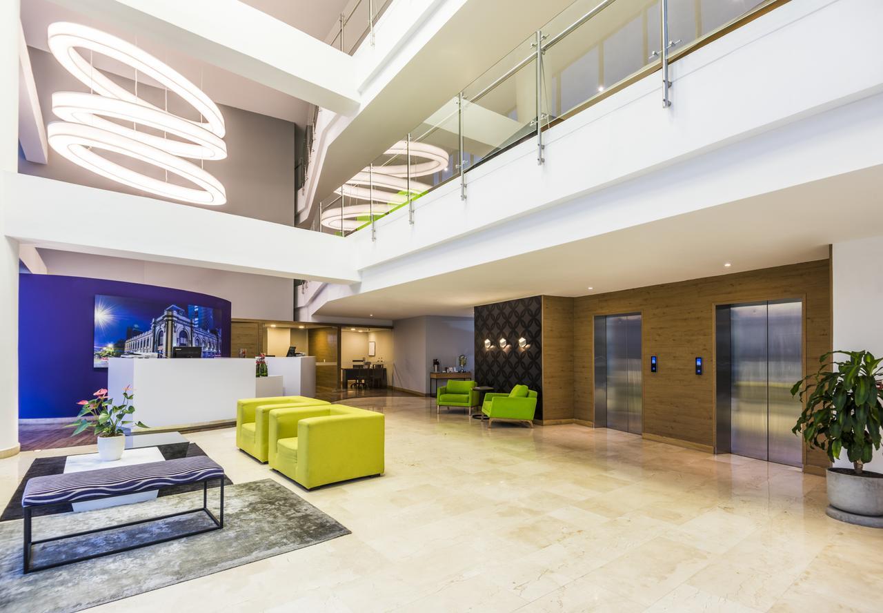 La Quinta By Wyndham Medellin Hotel Buitenkant foto