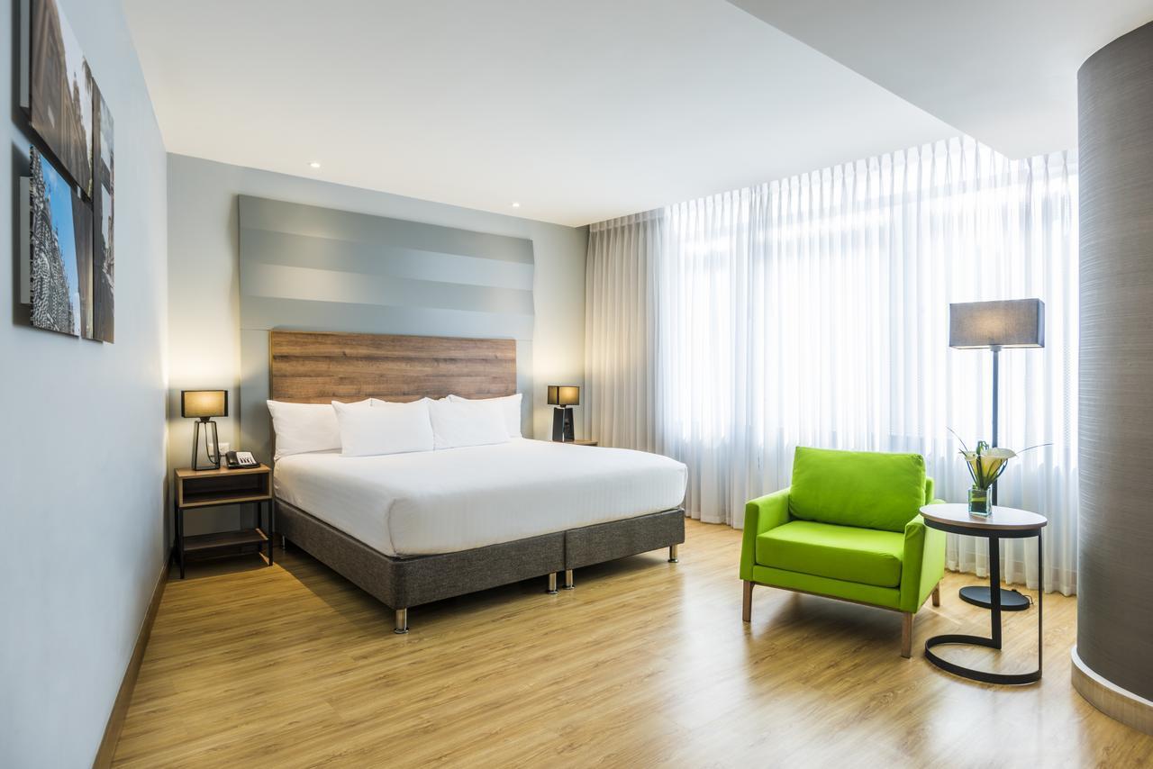 La Quinta By Wyndham Medellin Hotel Buitenkant foto