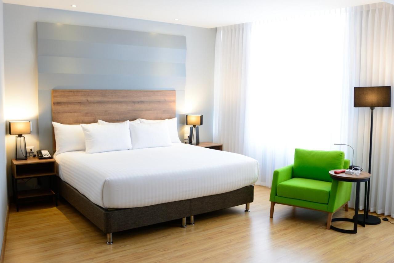 La Quinta By Wyndham Medellin Hotel Buitenkant foto