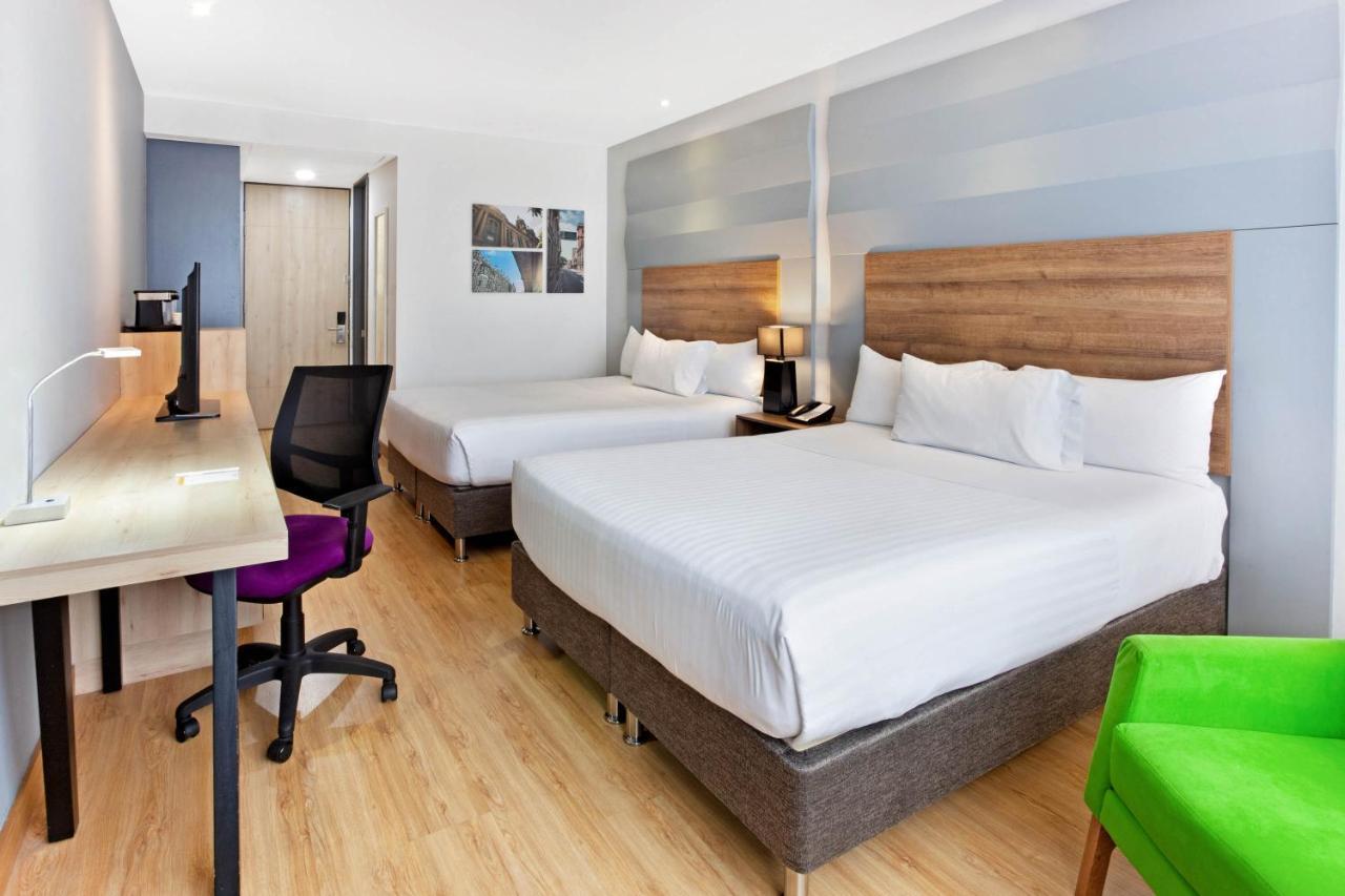 La Quinta By Wyndham Medellin Hotel Buitenkant foto